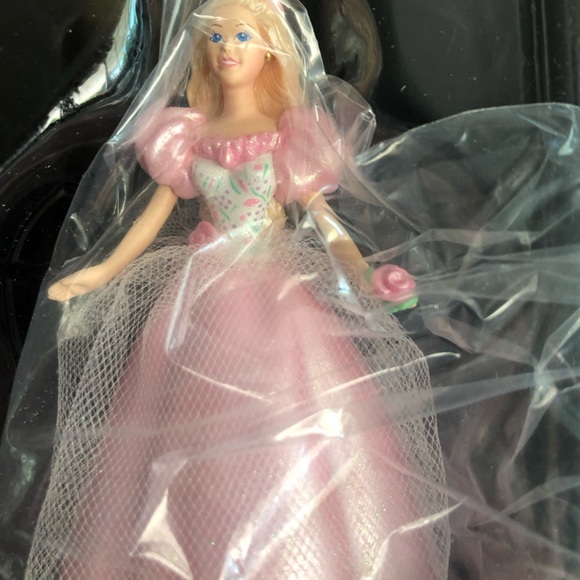 Hallmark Keepsake 1996 Barbie Easter Ornament - Picture 8 of 16